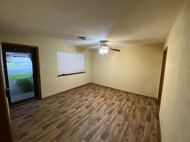 Building Photo - 1408 H St