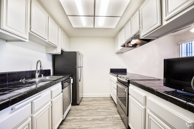 2 habitaciones, 1 baño - 1003 pies cuadrados - Ashland Garden Apartments