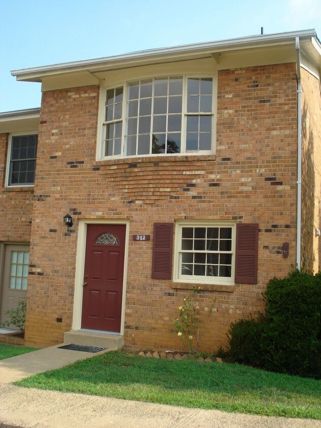 Primary Photo - 312 Jackson St