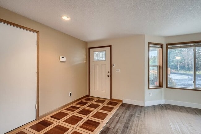 Building Photo - 18800 Southeast 14th Way, Vancouver, WA, 9...