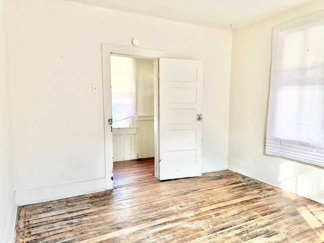 Building Photo - 220 Evergreen Dr