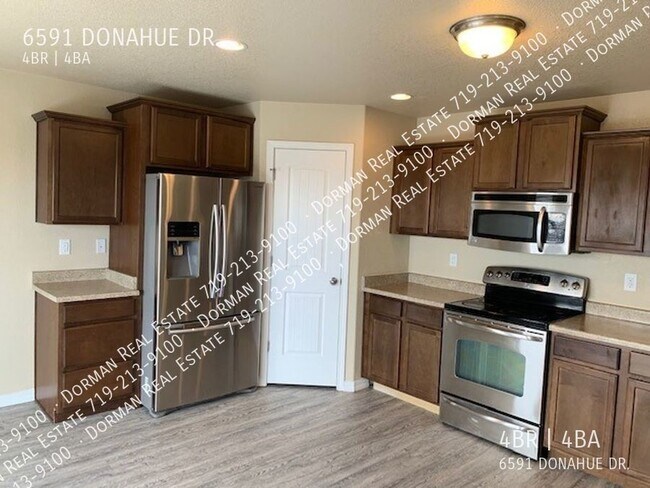 Building Photo - Single Family with Large Yard