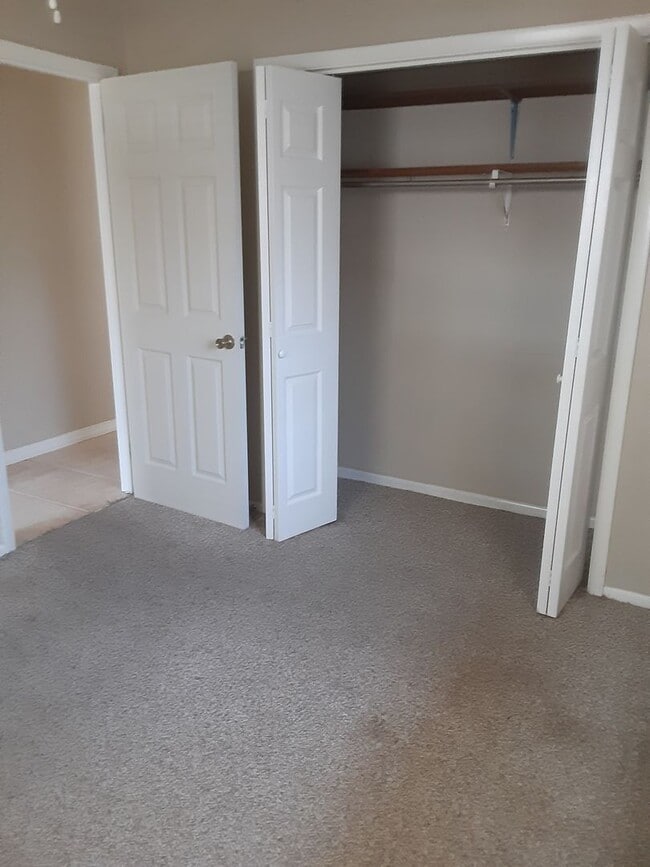 Building Photo - 3365 Normandy Dr