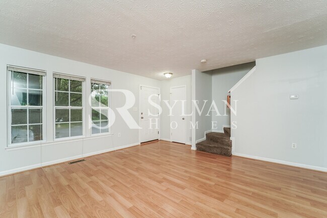 Foto del edificio - Spacious Townhome for You