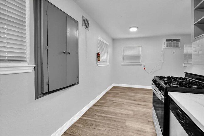 Foto del edificio - 5102 Academy St