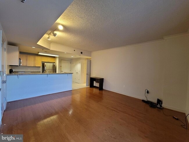 Building Photo - 777 7th St NW