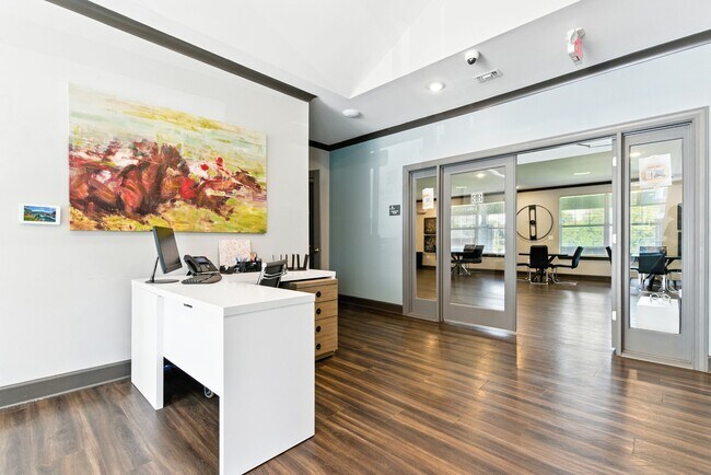 Foto del edificio - 6015 Bristol Bluffs Cir