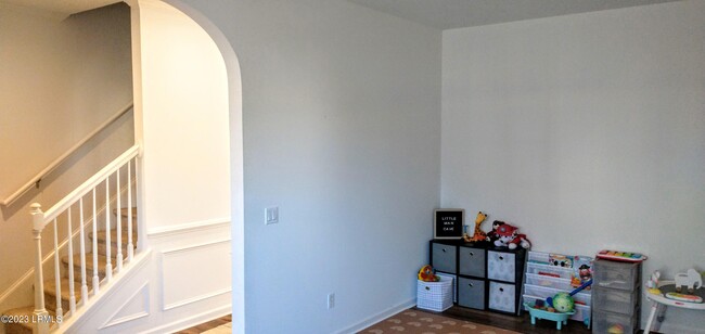 Building Photo - 166 Westbury Pk Wy