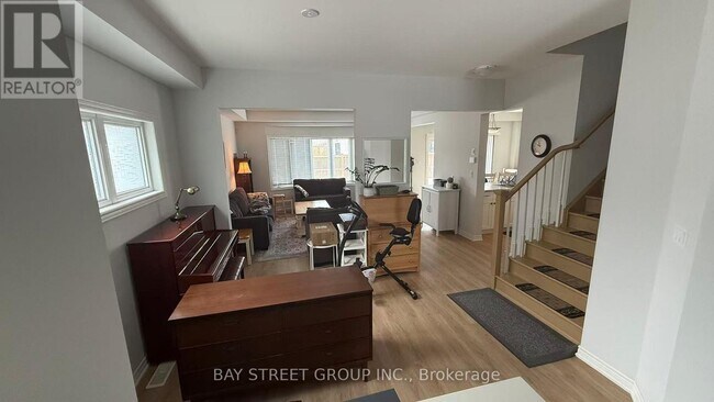 Photo du bâtiment - 135 Juneberry Rd