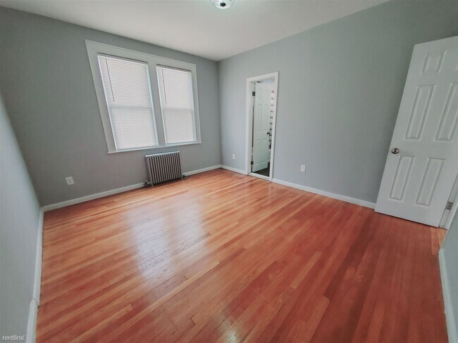 Foto del edificio - 2 br, 1.5 bath Condo - 164 Wardwell St Unit 1