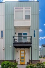 Building Photo - 1651 West 67th Cir