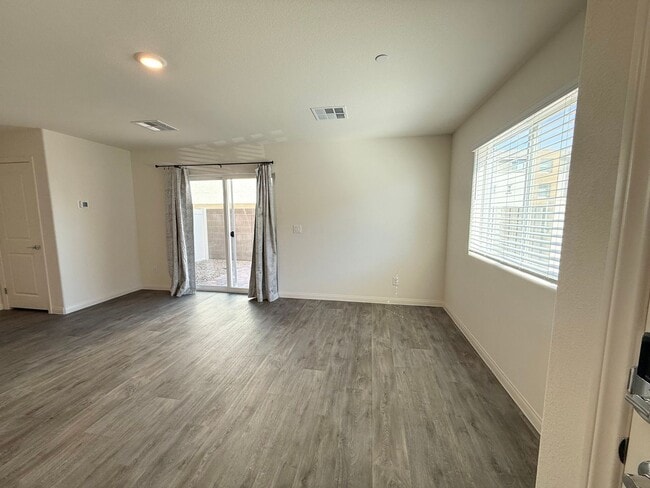 Building Photo - 3720 Brilliant Sunset St