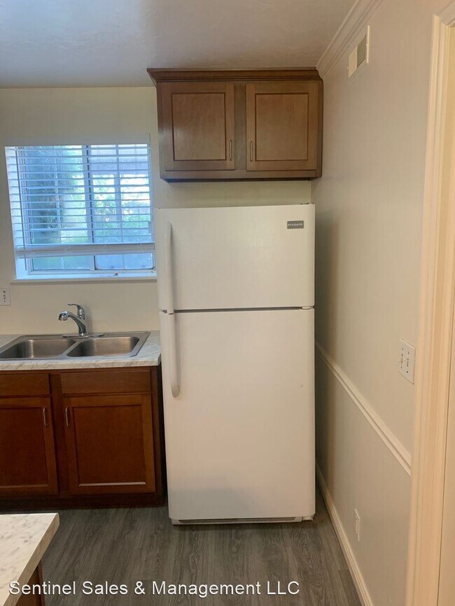 Building Photo - 2 br, 1 bath House - 1050 S. Orem Blvd. #35