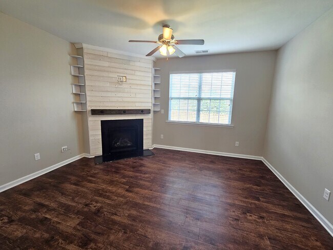 Building Photo - 310 Cabot Hill Ln