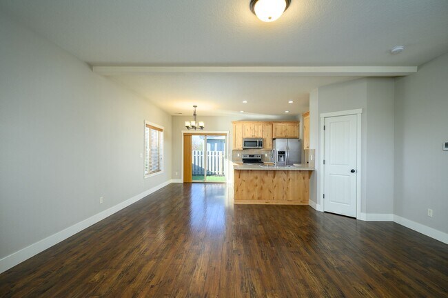Building Photo - Well, Maintained 3 Bedroom McMinnville OR