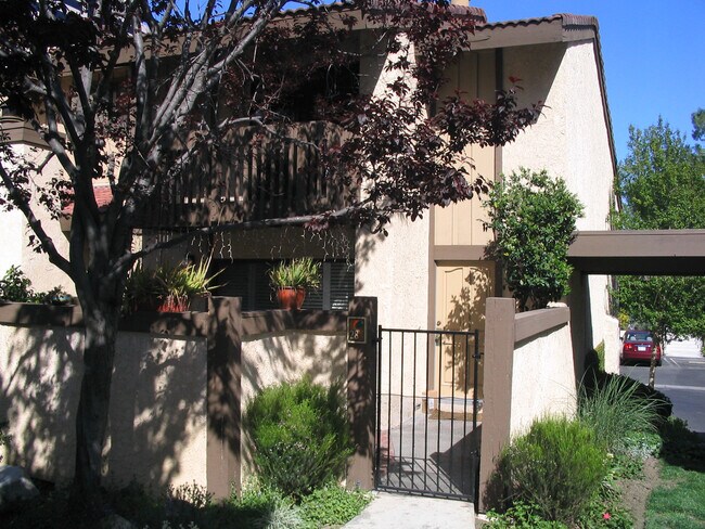 Building Photo - 6255 Canoga Ave