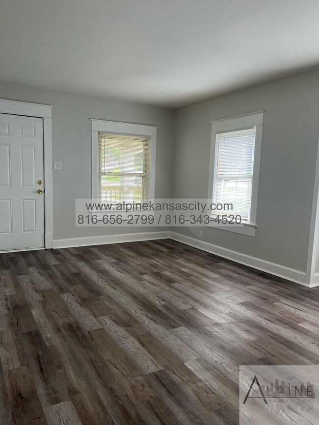 Building Photo - Independence Home on Fenced Lot!