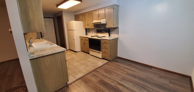Building Photo - 3762 Mount Vernon Plz