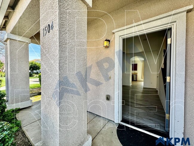 Building Photo - 1504 Cat Tail Dr