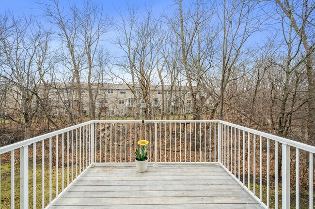 Foto del edificio - 5038 Everest Ln N