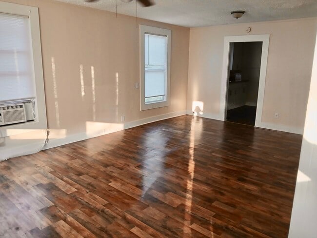 Building Photo - 249 Byrnes Cir