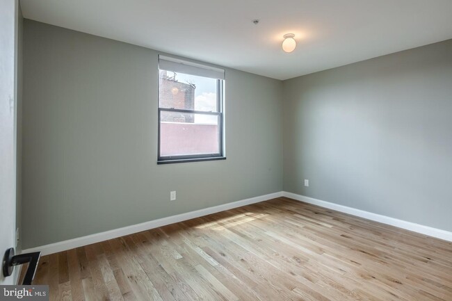 Building Photo - 2101 Kimball St