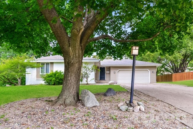 Building Photo - 3820 Union Terrace Ln N