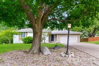 Building Photo - 3820 Union Terrace Ln N