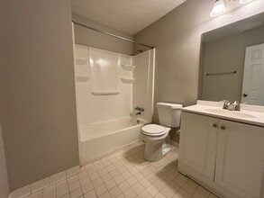 Building Photo - 1014 Huntington Trace-