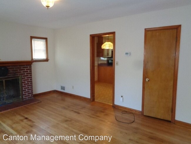 Building Photo - 2 br, 1.5 bath House - 7933 32nd St.