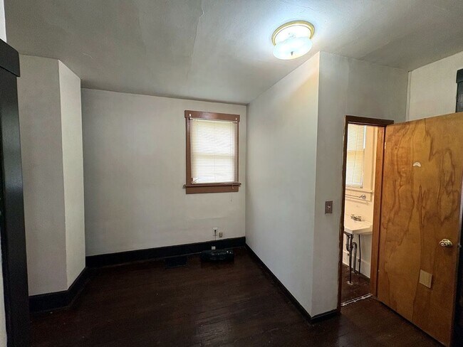 Foto del edificio - 1705 Bechel Pl NW