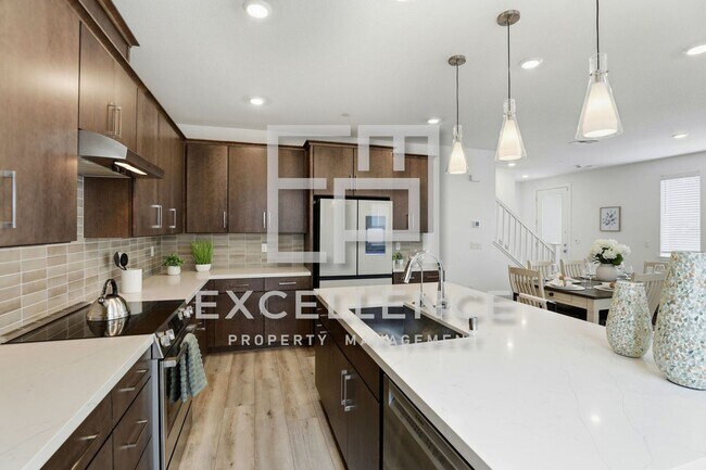 Foto del edificio - One Year New Home!  3/2.5 With Beautiful Updates Throughout Including Quartz Counters, Water Filt...