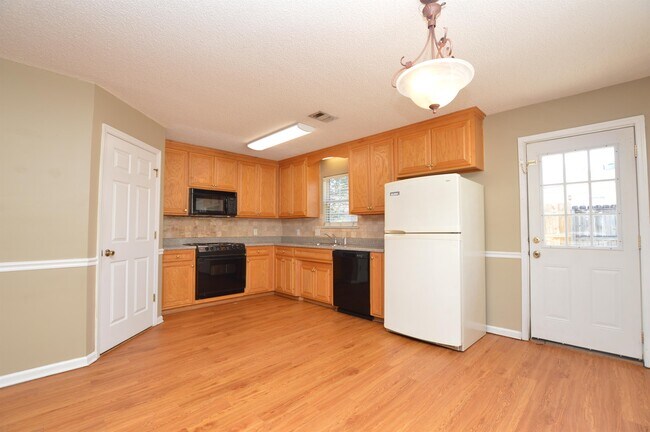 Foto del edificio - 1339 Edgewood Dr