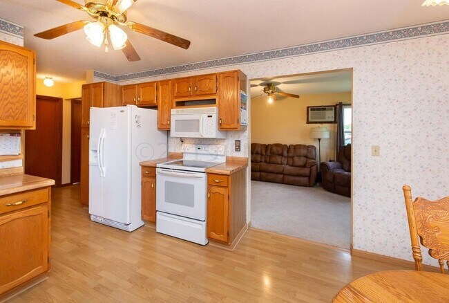 Building Photo - 2 Bedroom, 1 bath Rambler in Dilworth