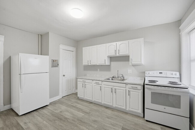 Foto del edificio - 140 Belmont Ave