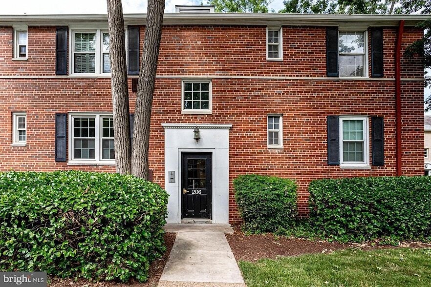 Foto del edificio - 206 N George Mason Dr