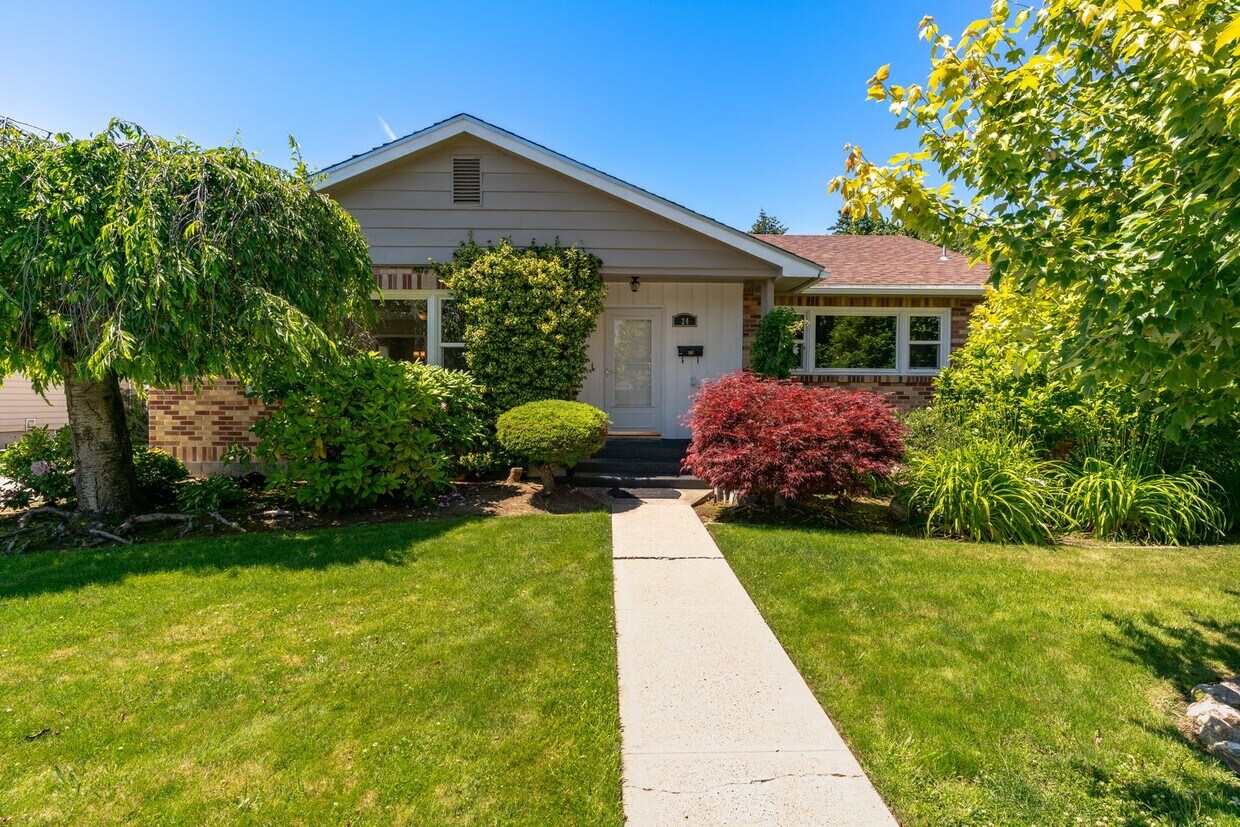 Primary Photo - 4 Bedroom 2 Bath