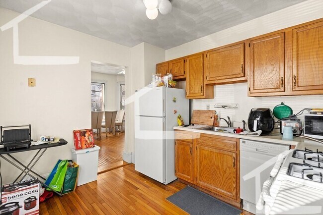 Building Photo - Huge one bed one bath in Brighton...