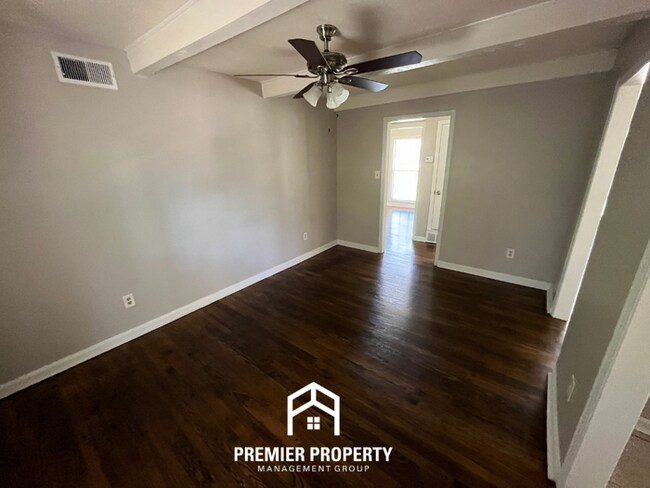 Building Photo - Charming 3BR/1.5BA in Whitehaven | Hardwood Floors & 1-Car Garage