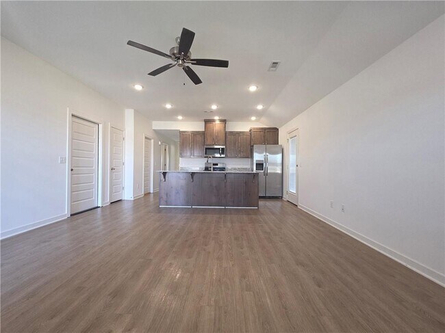 Foto del edificio - 704 W Loren Dr