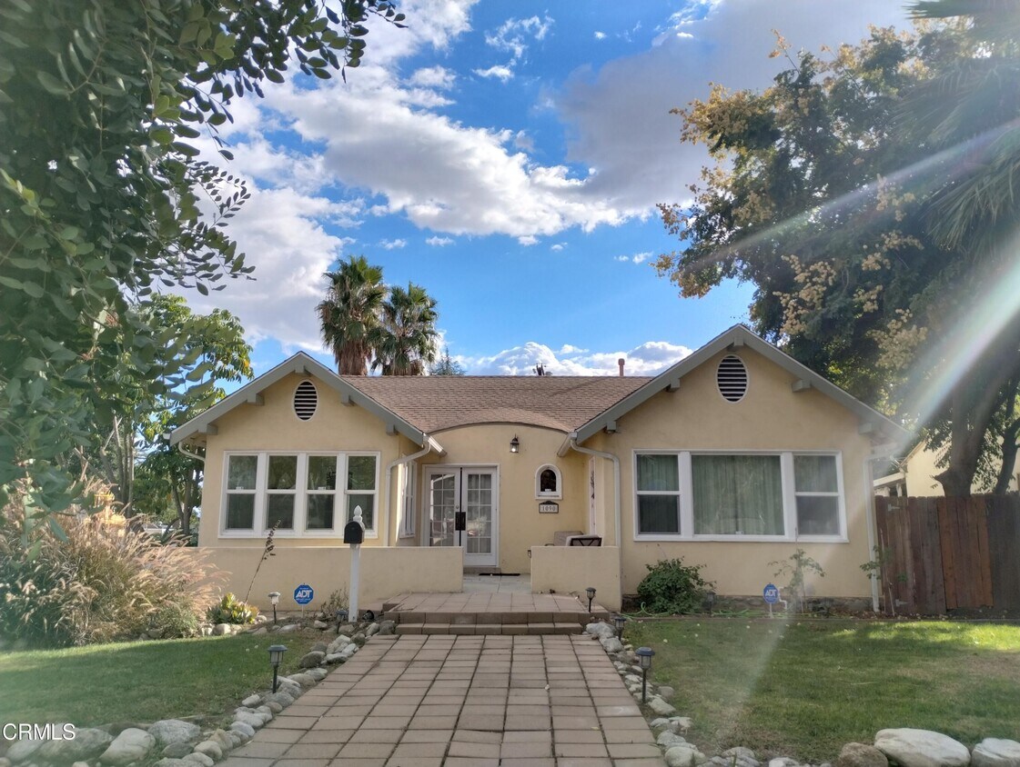 Foto principal - 1090 Washington Blvd
