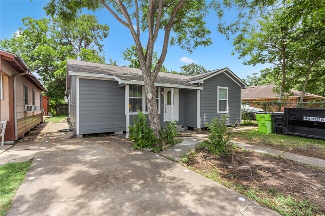 Building Photo - 1013 Walnut Ave