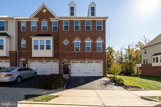 Building Photo - 25850 Clairmont Manor Square