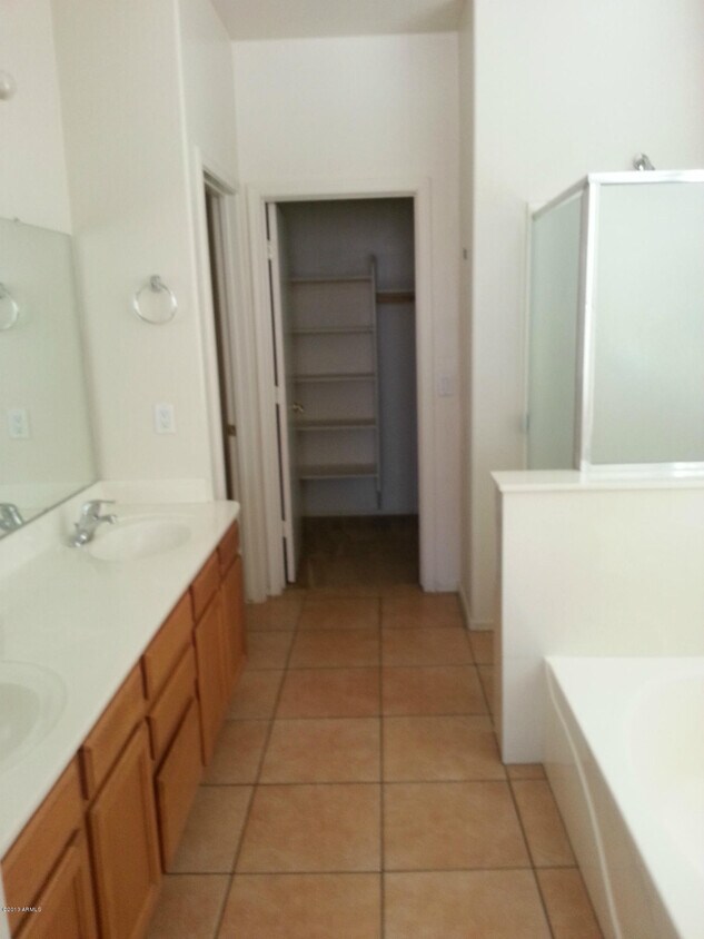 Foto del edificio - 9514 W Highland Ave