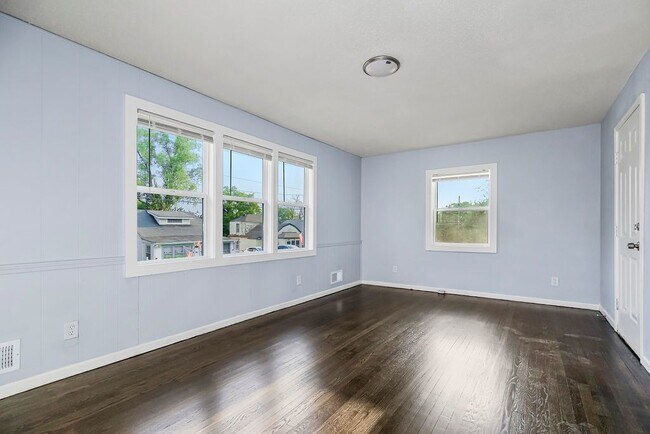 Building Photo - Charming 4 Bed, 1.5 Bath Rental in Kansas ...