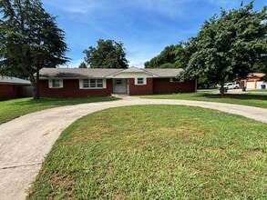 Building Photo - 2532 Osborne Dr