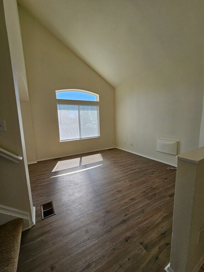 Building Photo - Single Family Home with Large Backyard