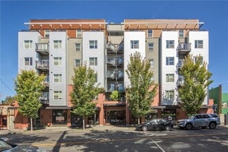 Building Photo - 1026 NE 65th St
