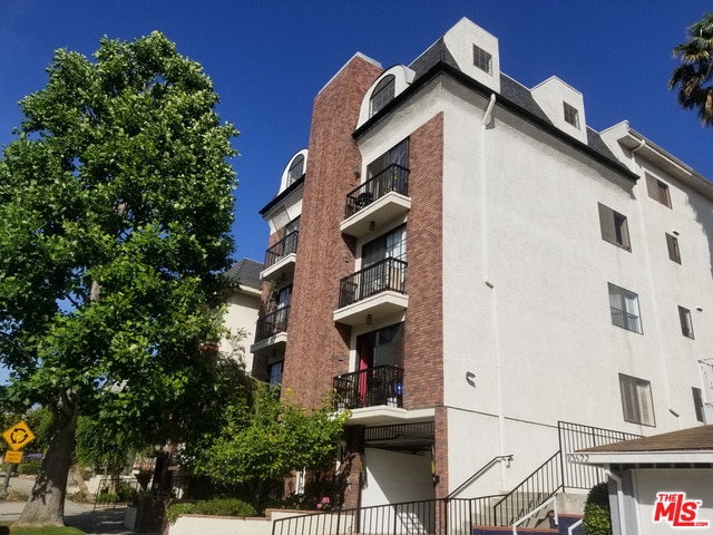 Primary Photo - 10620 Eastborne Ave