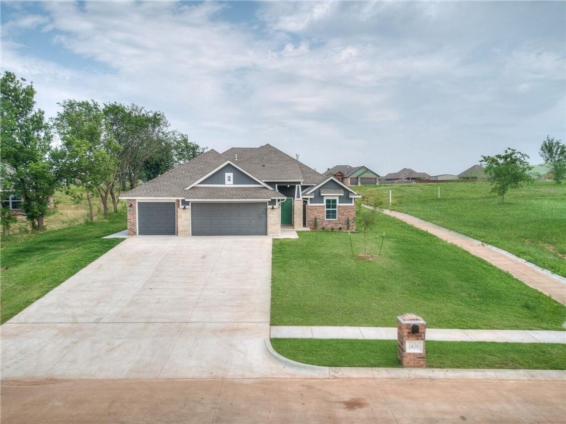 Foto principal - New Home For Lease in Tuttle! $500 off fir...